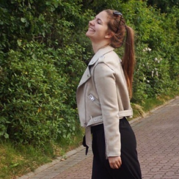 Meet the Posher Other - Meet your Posher, Nele